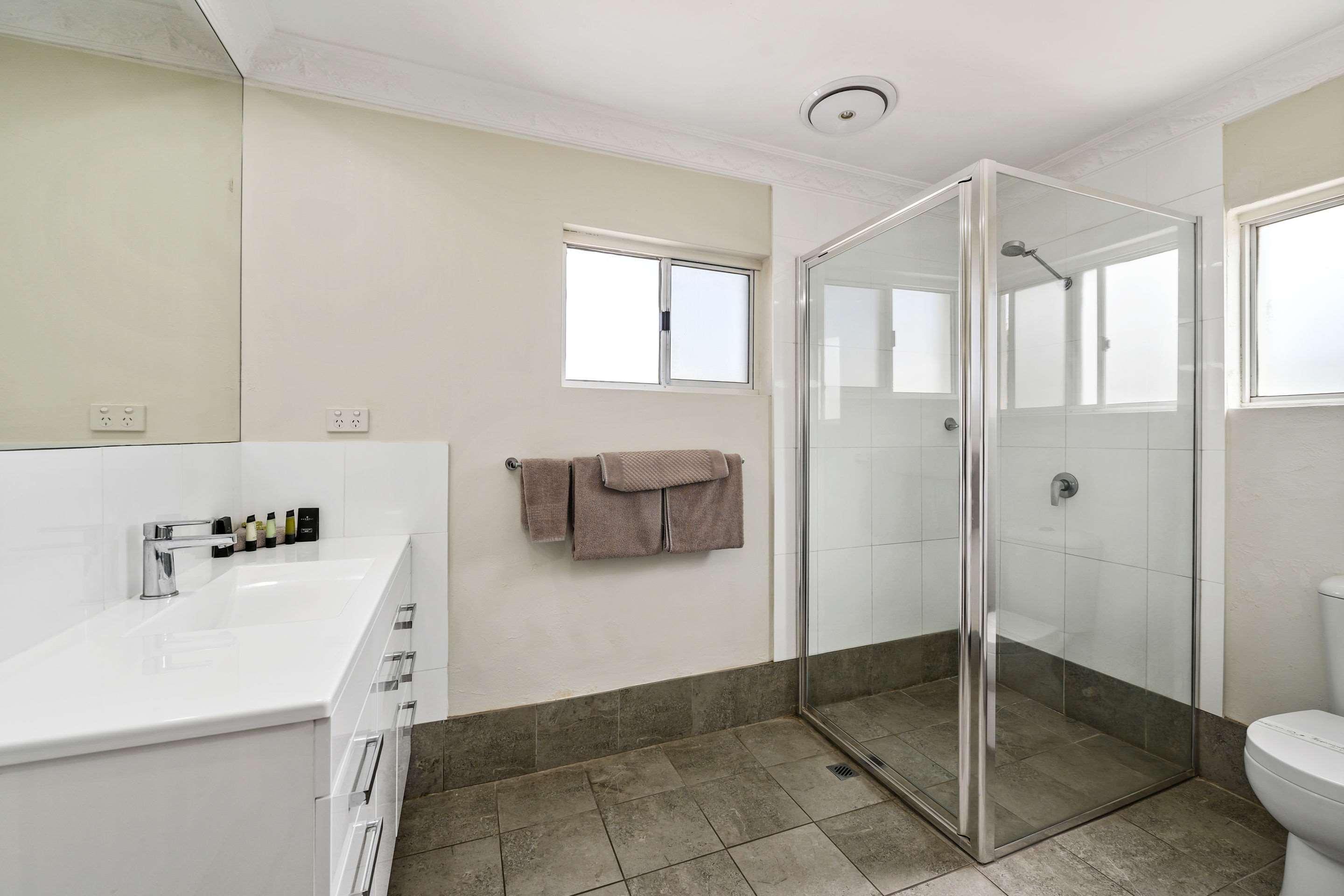 Inn Quality Ashby House 4*